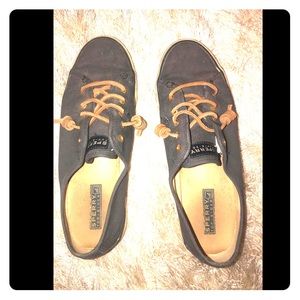 Sperry’s slide ons.